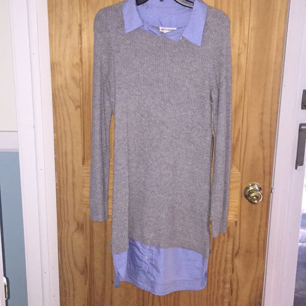 It could be used as a dress or with leggings !